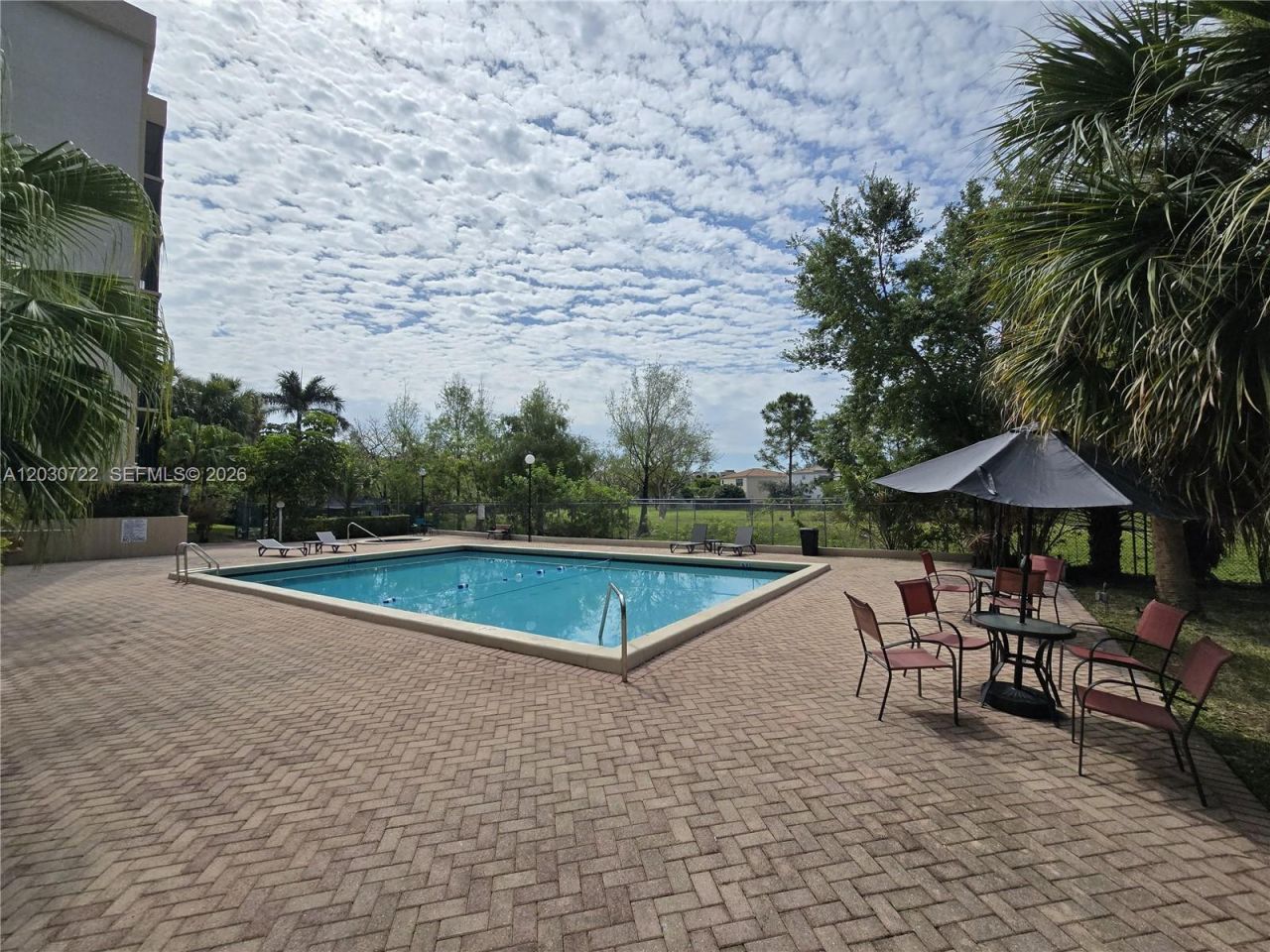 900 NE 195th St , Unit 215, Miami, FL 33179 Photo