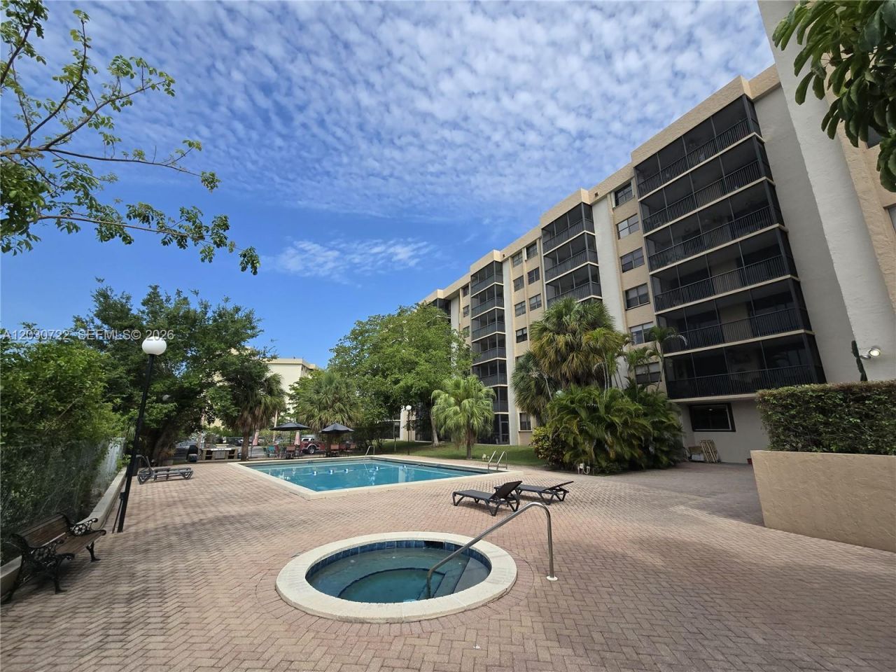 900 NE 195th St , Unit 215, Miami, FL 33179 Photo