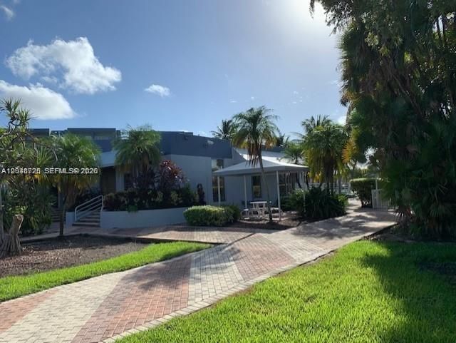 Please Call For Address, Unit D422, Miami, FL 33172 Photo