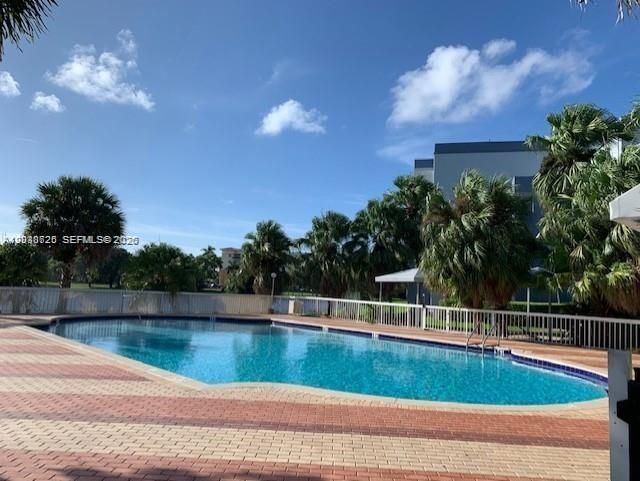Please Call For Address, Unit D422, Miami, FL 33172 Photo