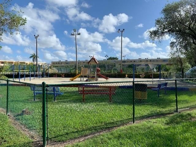 Please Call For Address, Unit D422, Miami, FL 33172 Photo