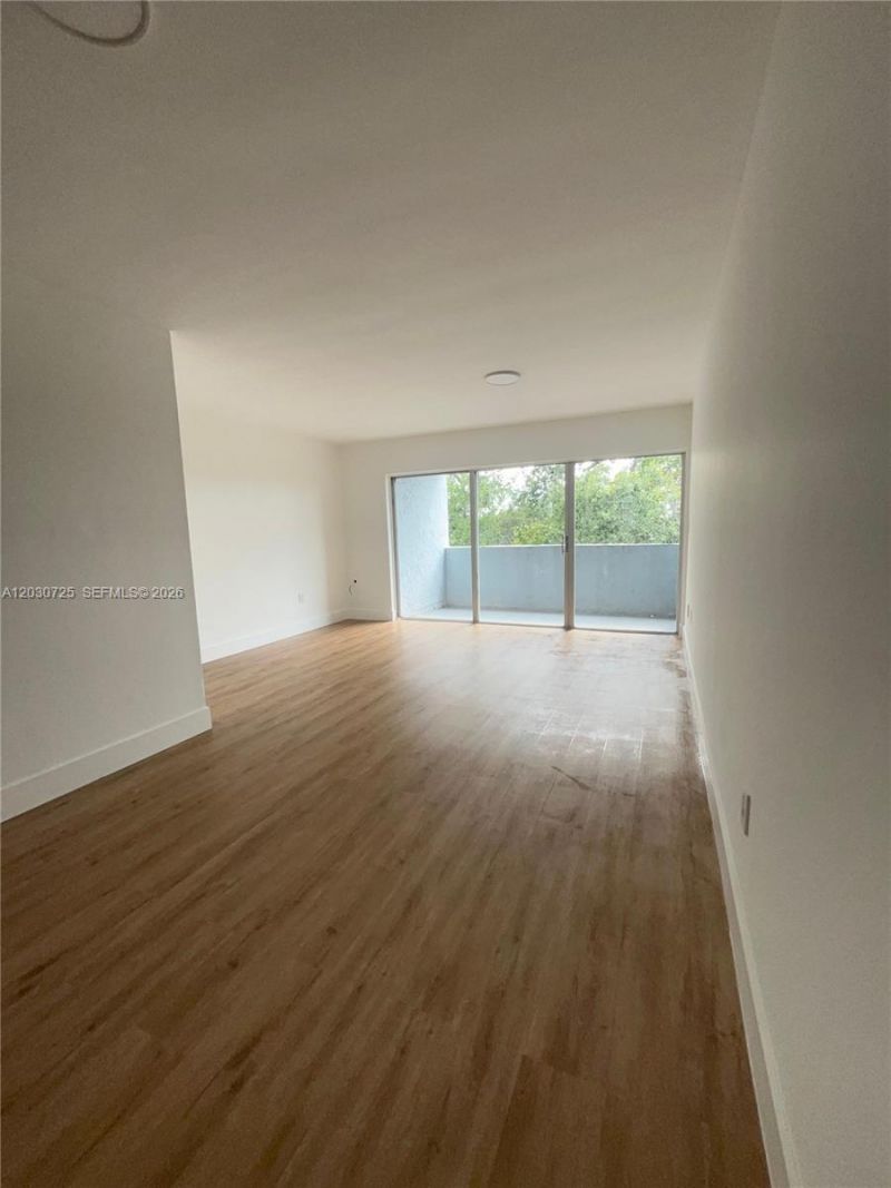 Please Call For Address, Unit D422, Miami, FL 33172 Photo