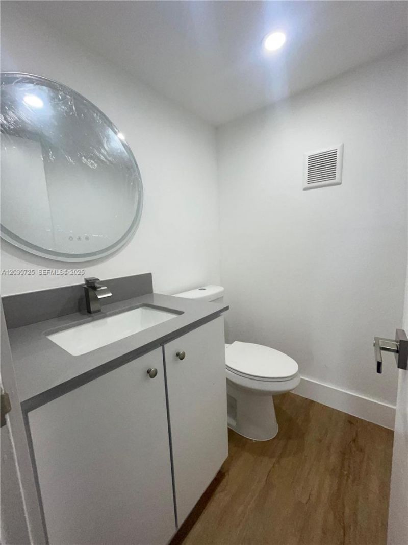 Please Call For Address, Unit D422, Miami, FL 33172 Photo