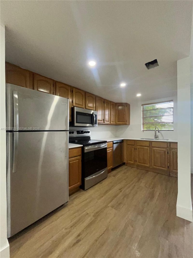 Please Call For Address, Unit D422, Miami, FL 33172 Photo