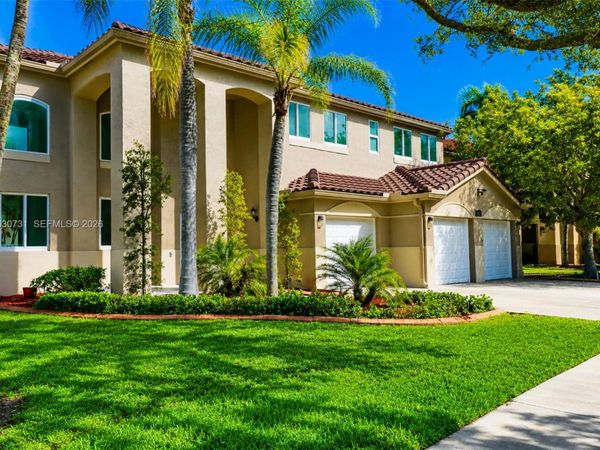 852 Heritage Dr , Weston, FL 33326