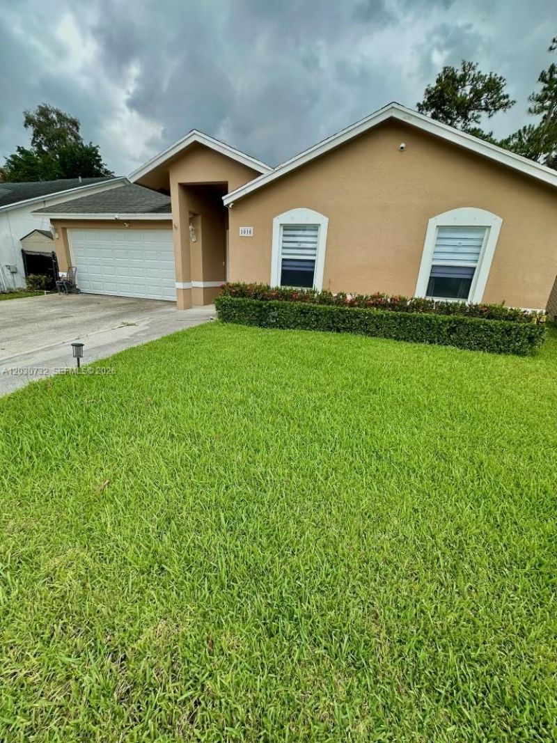 1010 Salmon Isle , Greenacres, FL 33413 Main Photo