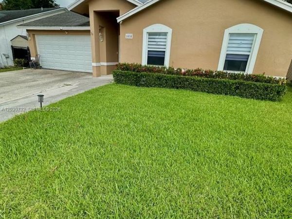 1010 Salmon Isle , Green Acres, FL 33413