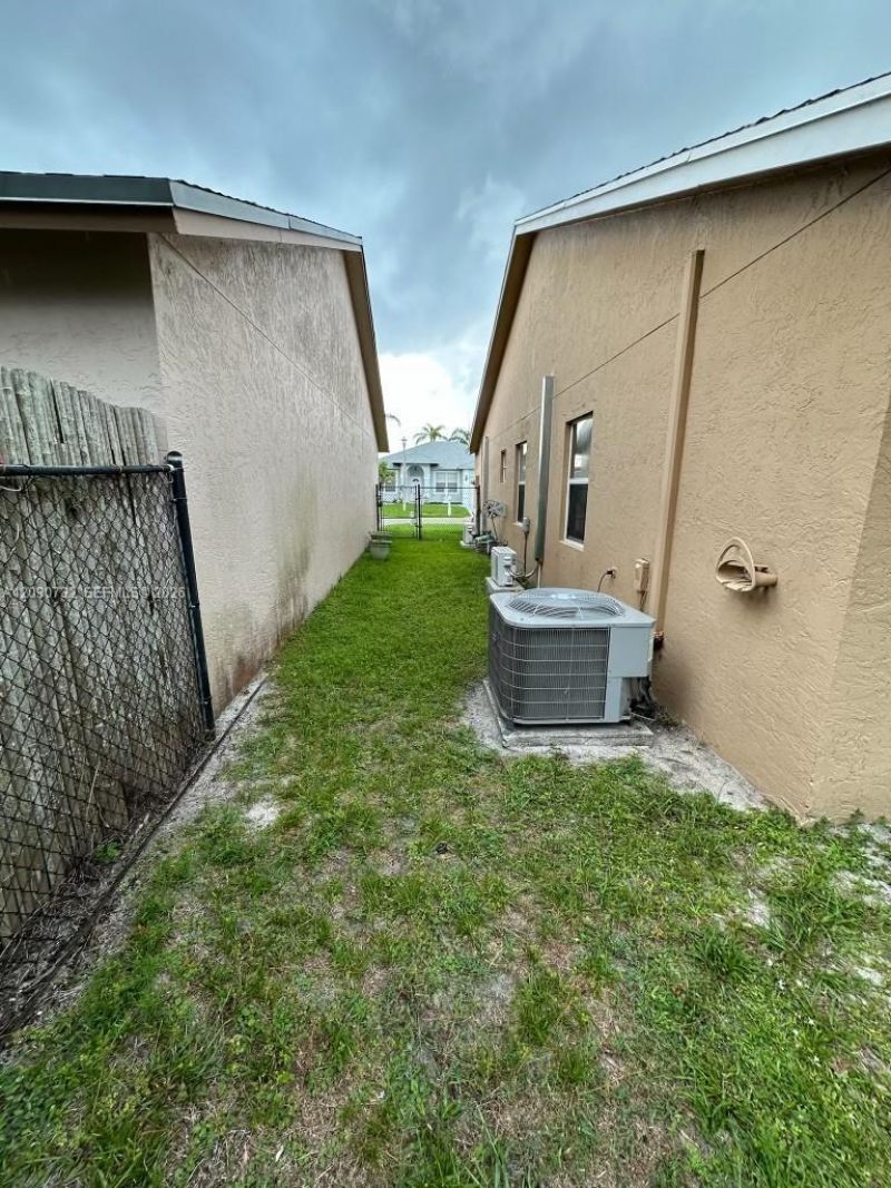 1010 Salmon Isle , Greenacres, FL 33413 Photo