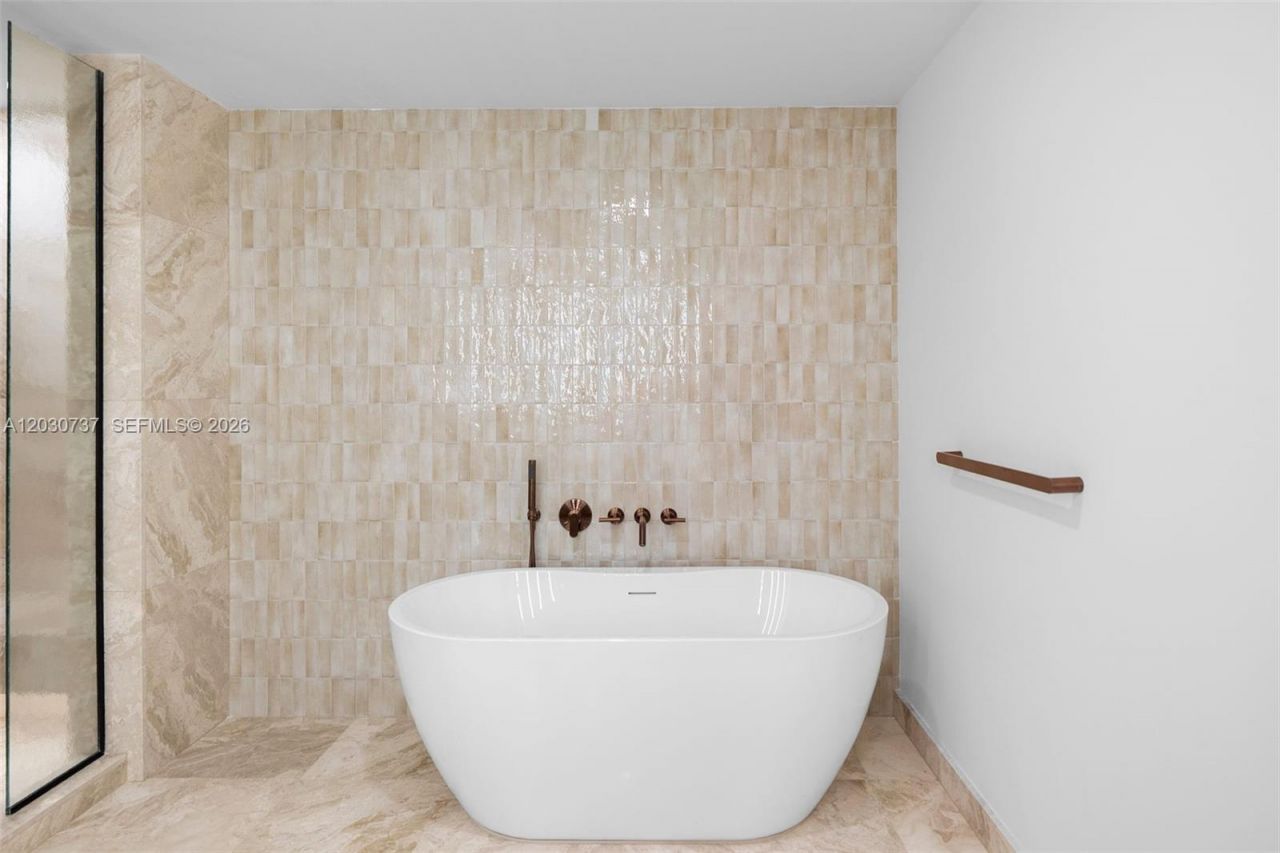 1176 97th Street, Unit 302, Bay Harbor Islands, FL 33154 Photo