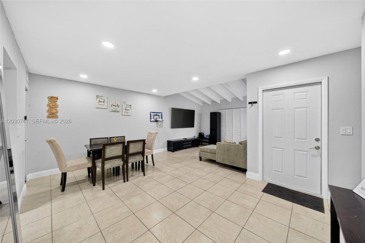 6912 SW 110th Ave , Miami, FL 33173 Photo