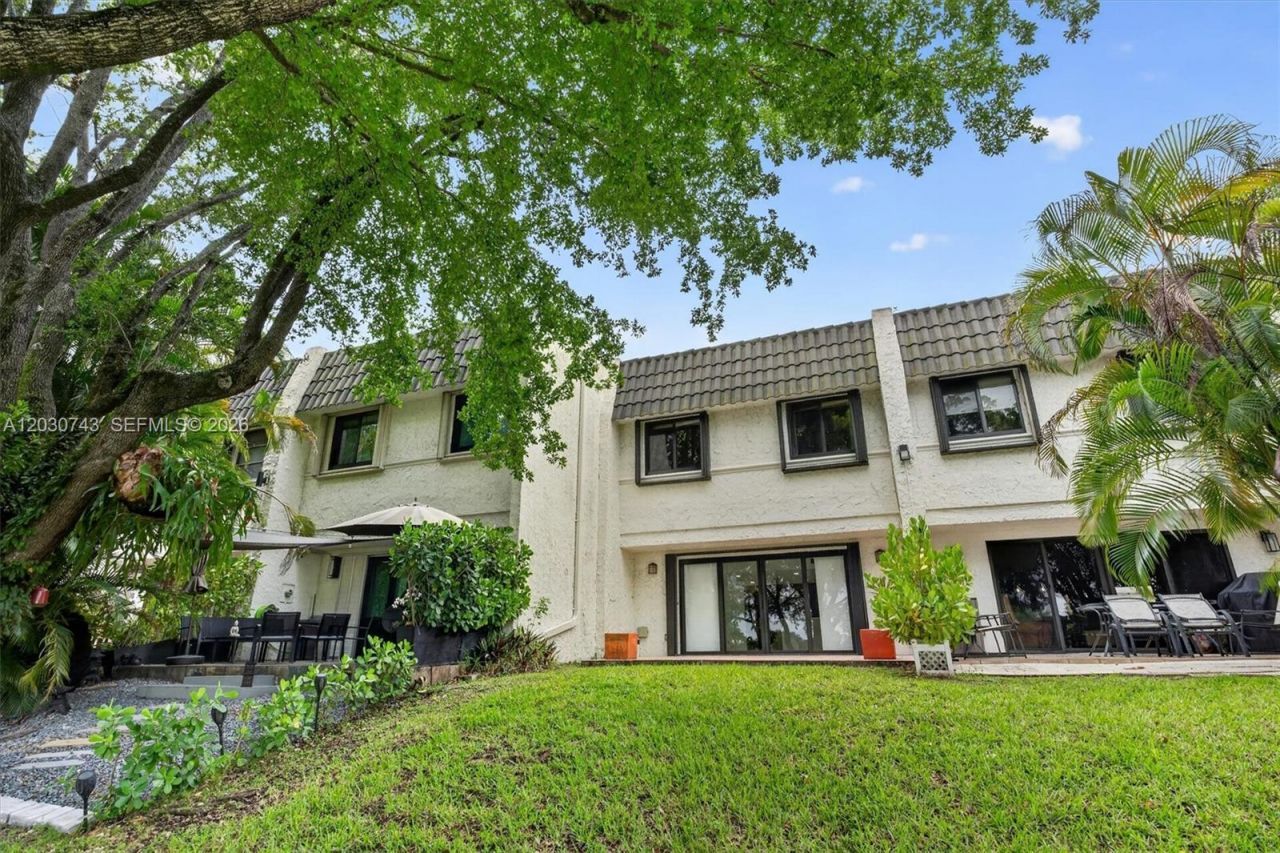 8875 SW 62nd Ter , Unit 10-D, Miami, FL 33173 Photo