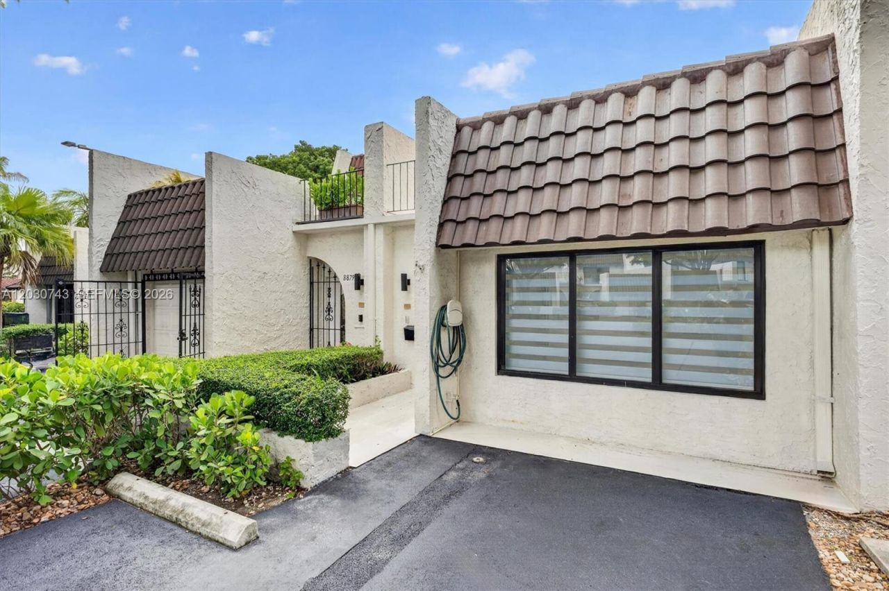 8875 SW 62nd Ter , Unit 10-D, Miami, FL 33173 Photo