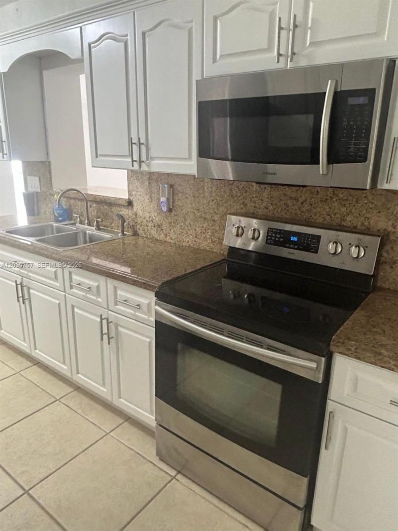 6331 NW 110th Ter , Unit -, Hialeah, FL 33012 Photo