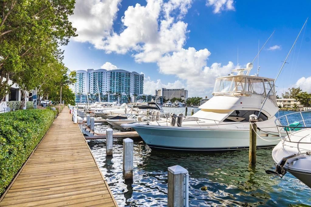 7928 East Dr , Unit 1604 + DEN, North Bay Village, FL 33141 Photo