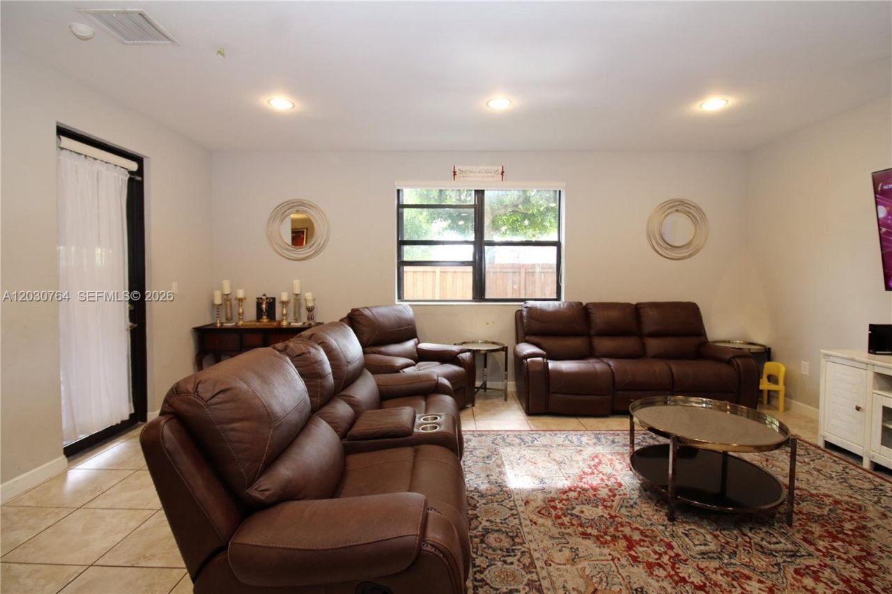 3698 SE 2nd Dr , Homestead, FL 33033 Photo