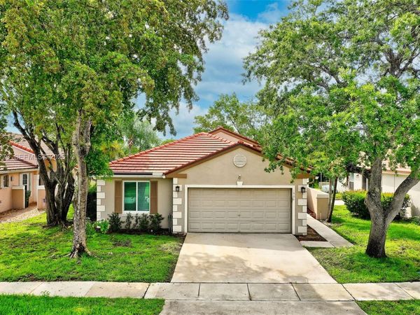 1901 NW 180th Way , Pembroke Pines, FL 33029