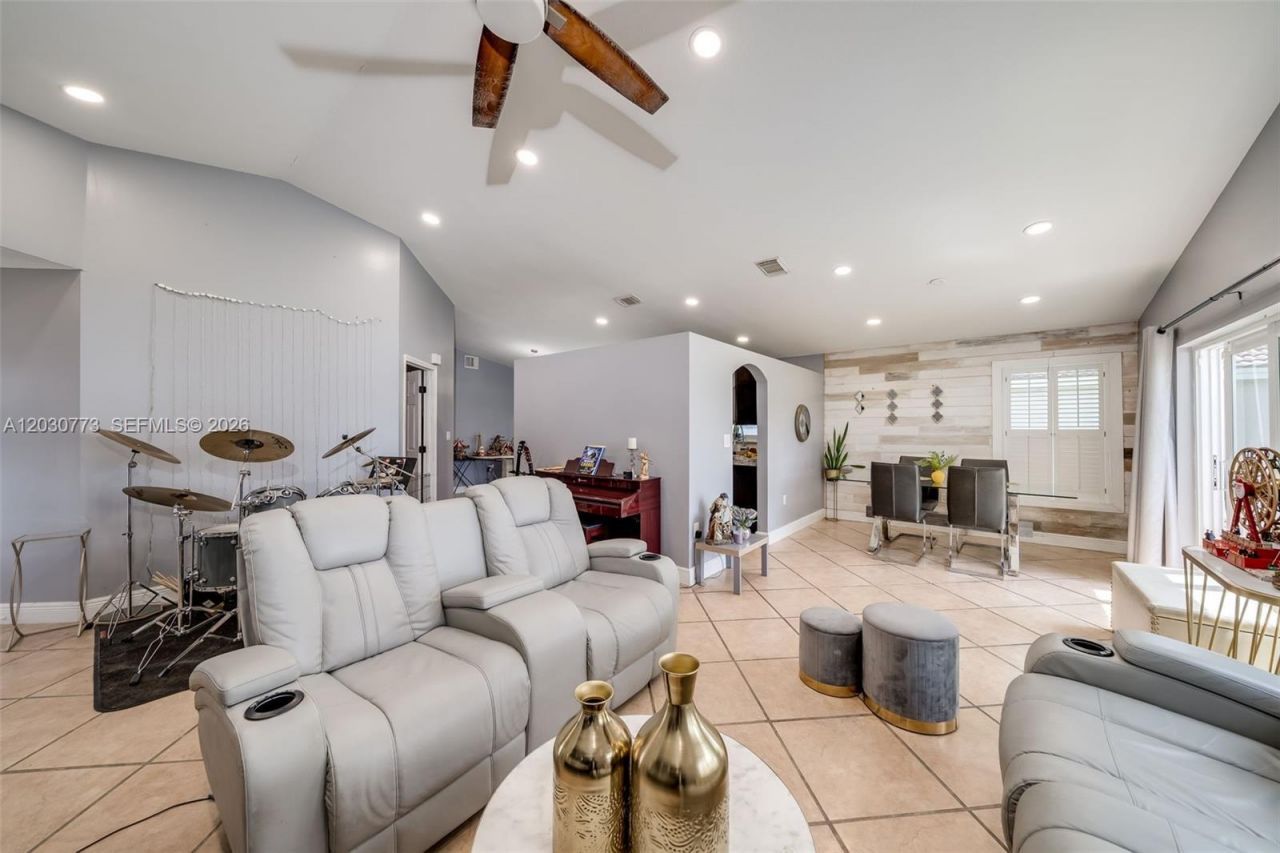 1901 NW 180th Way , Pembroke Pines, FL 33029 Photo