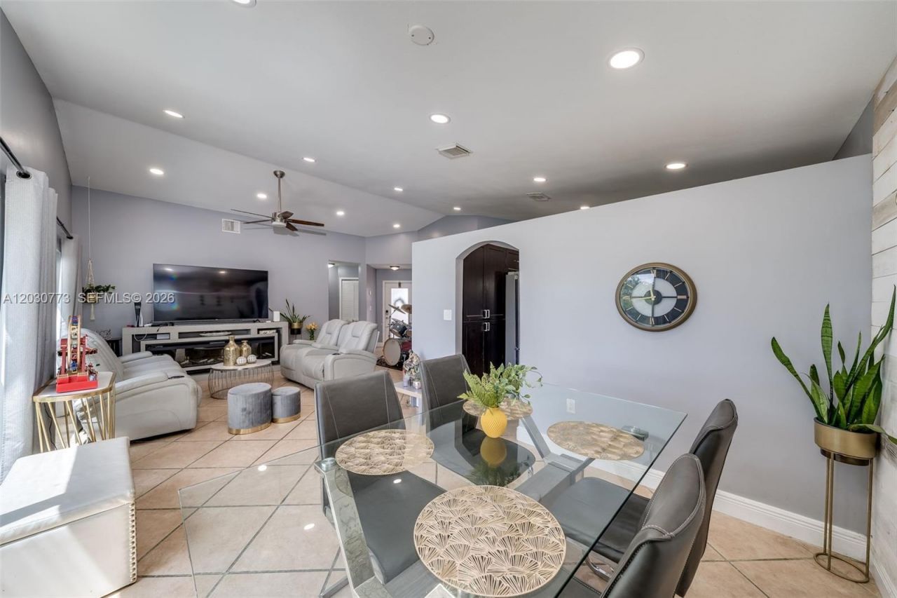 1901 NW 180th Way , Pembroke Pines, FL 33029 Photo