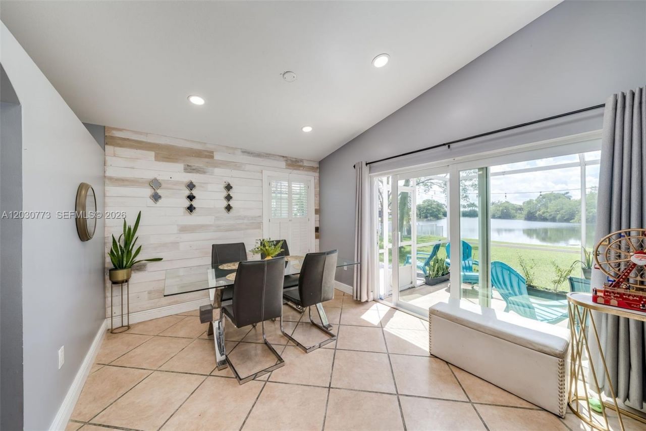 1901 NW 180th Way , Pembroke Pines, FL 33029 Photo