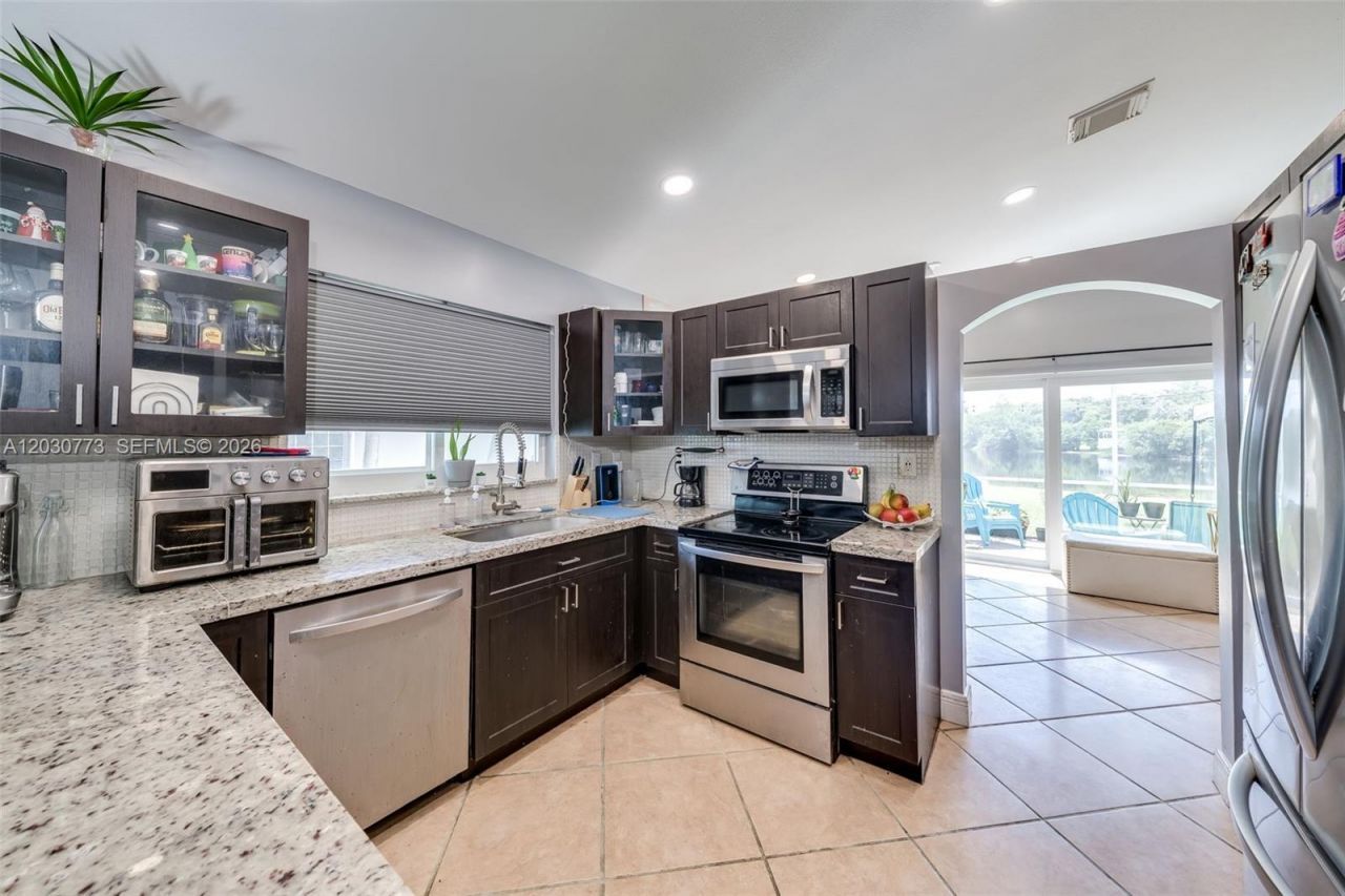 1901 NW 180th Way , Pembroke Pines, FL 33029 Photo
