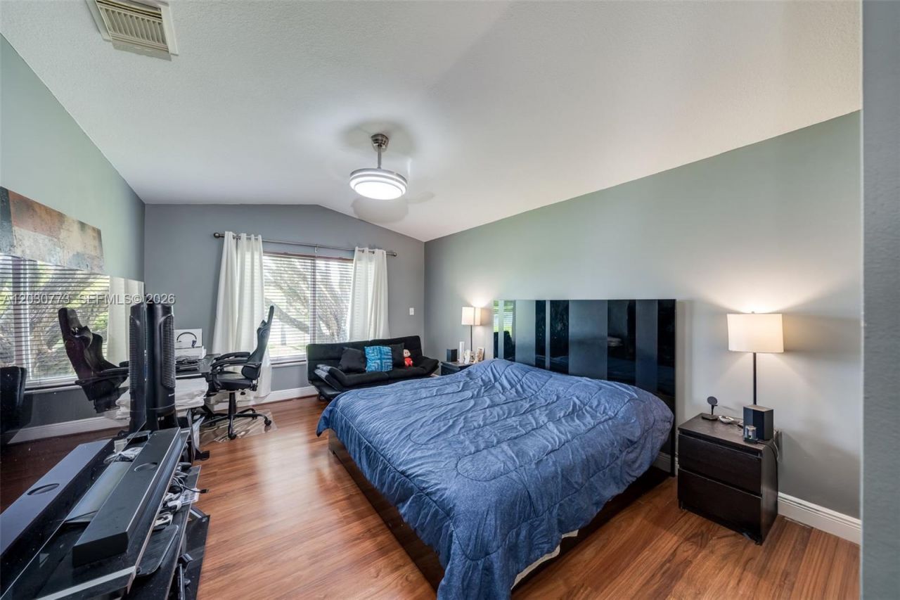 1901 NW 180th Way , Pembroke Pines, FL 33029 Photo