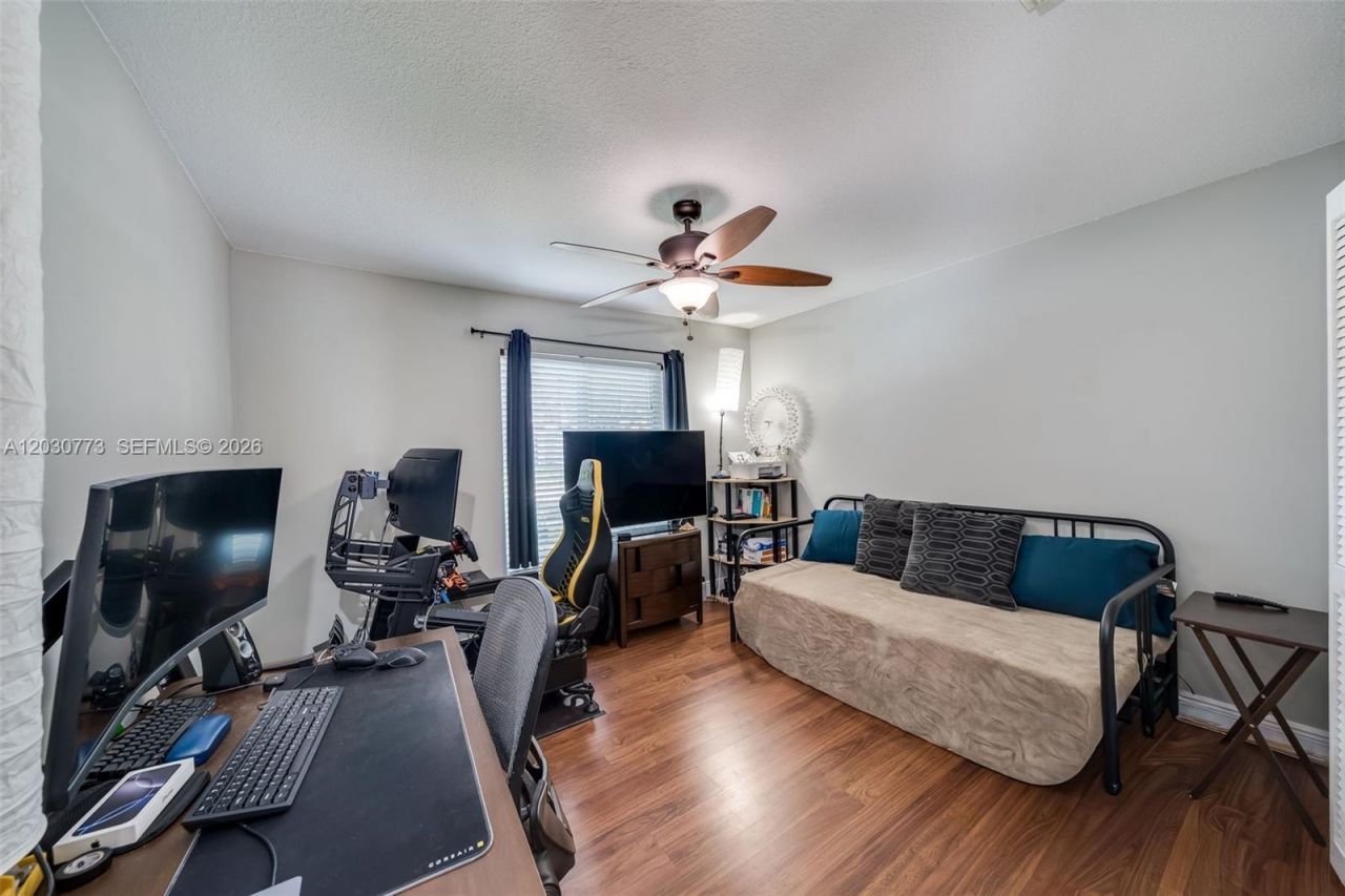 1901 NW 180th Way , Pembroke Pines, FL 33029 Photo