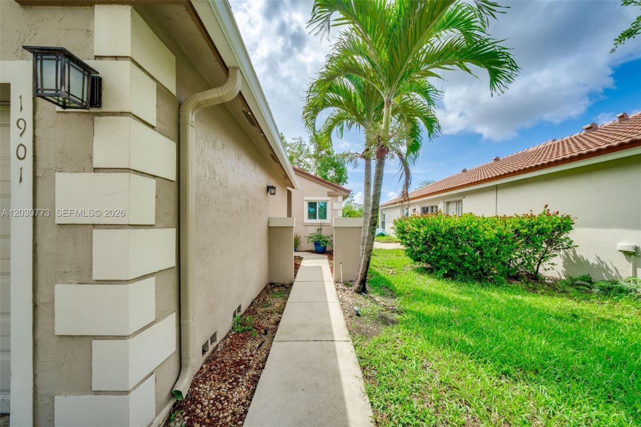1901 NW 180th Way , Pembroke Pines, FL 33029 Photo