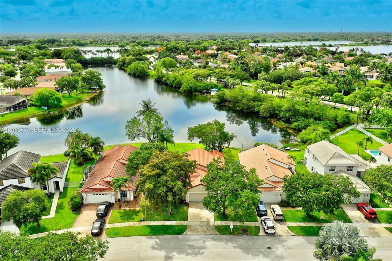 1901 NW 180th Way , Pembroke Pines, FL 33029 Photo