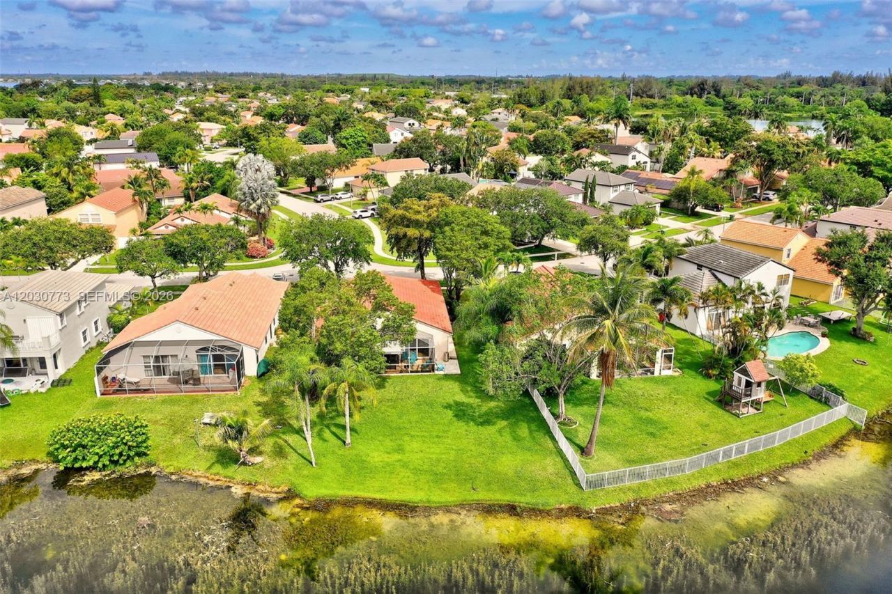 1901 NW 180th Way , Pembroke Pines, FL 33029 Photo