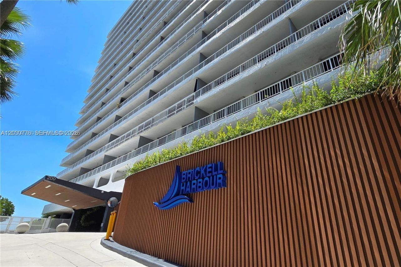 200 SE 15th Rd , Unit 6A, Miami, FL 33129 Photo
