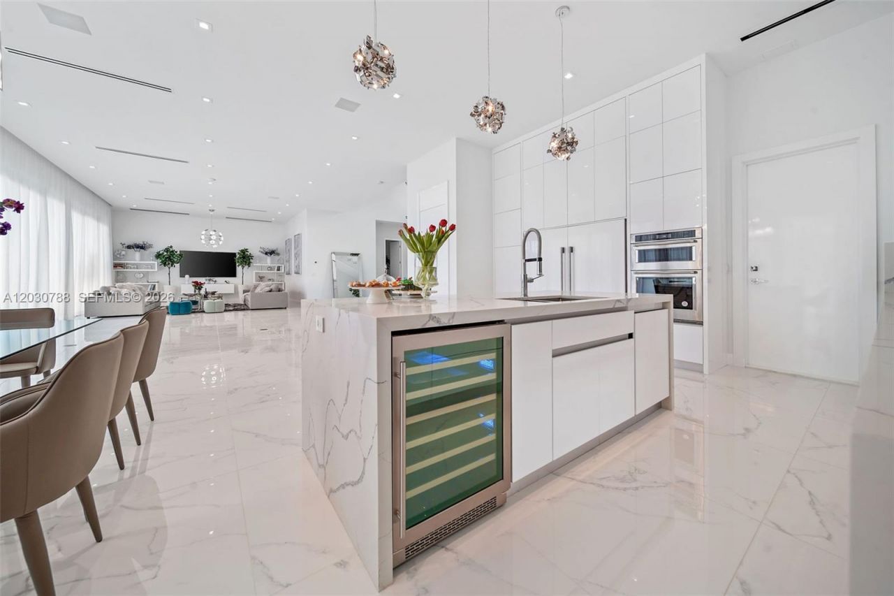 278 190th St, Sunny Isles Beach, FL 33160 Photo