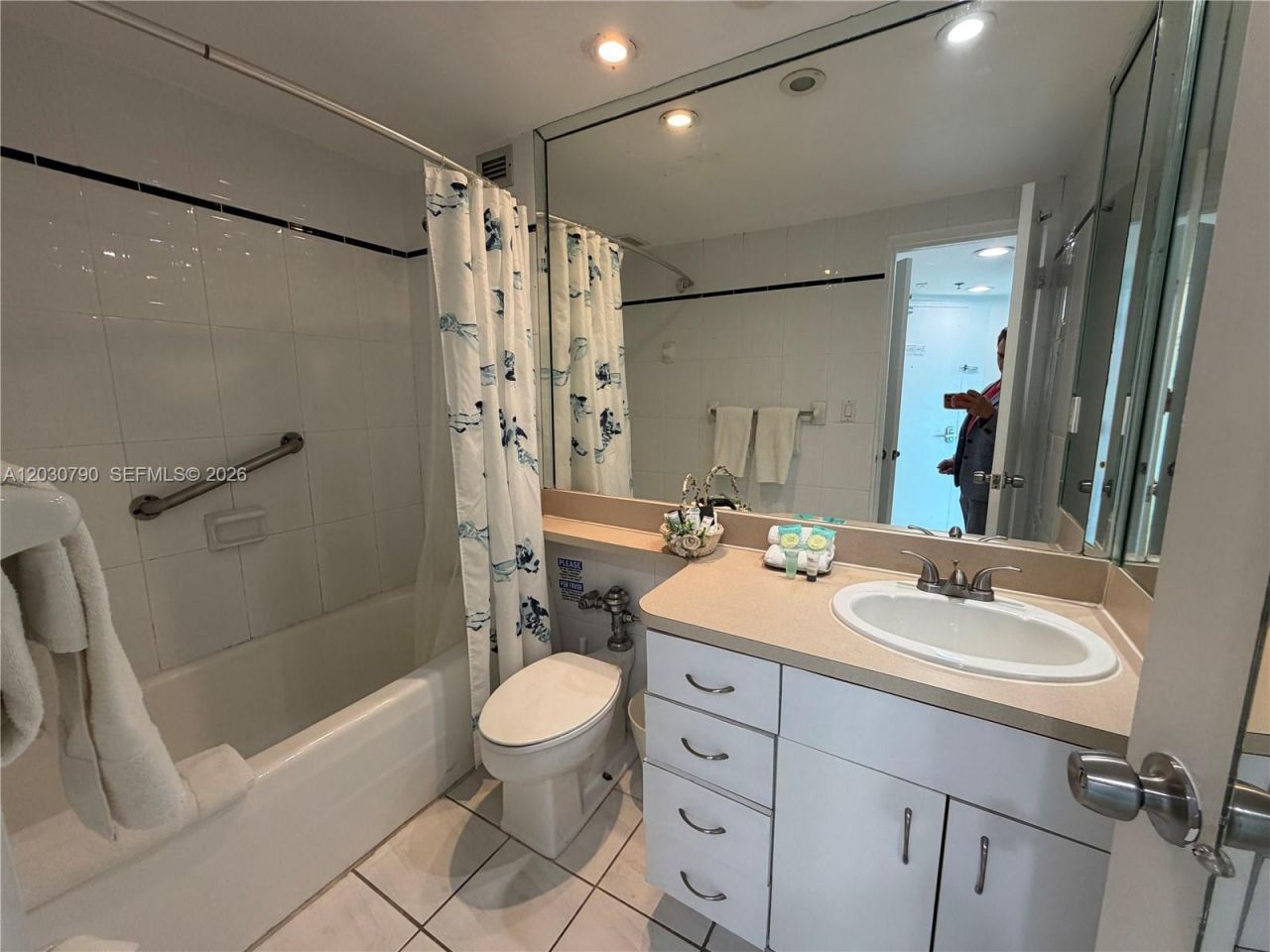 5445 Collins Ave , Unit 1506, Miami Beach, FL 33140 Photo