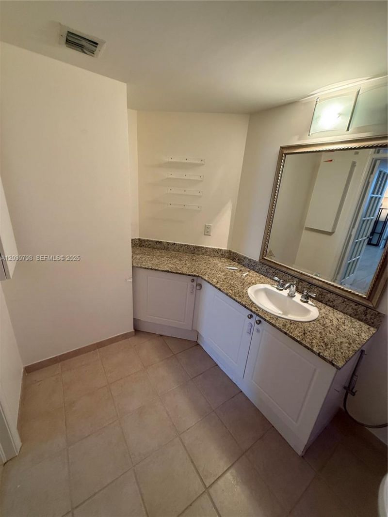 19501 W Country Club Dr , Unit 809, Aventura, FL 33180 Photo