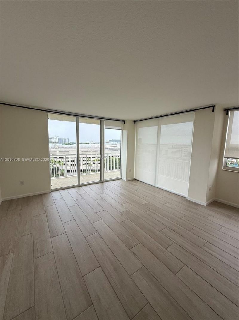 19501 W Country Club Dr , Unit 809, Aventura, FL 33180 Photo