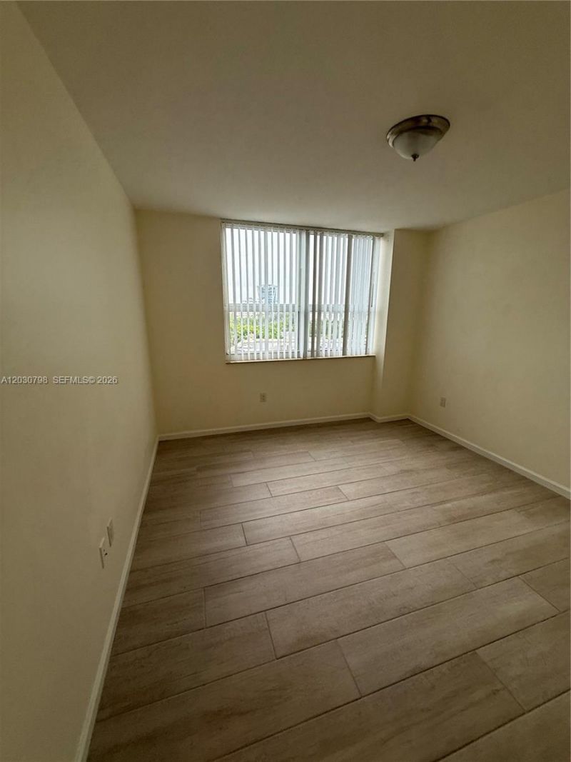 19501 W Country Club Dr , Unit 809, Aventura, FL 33180 Photo