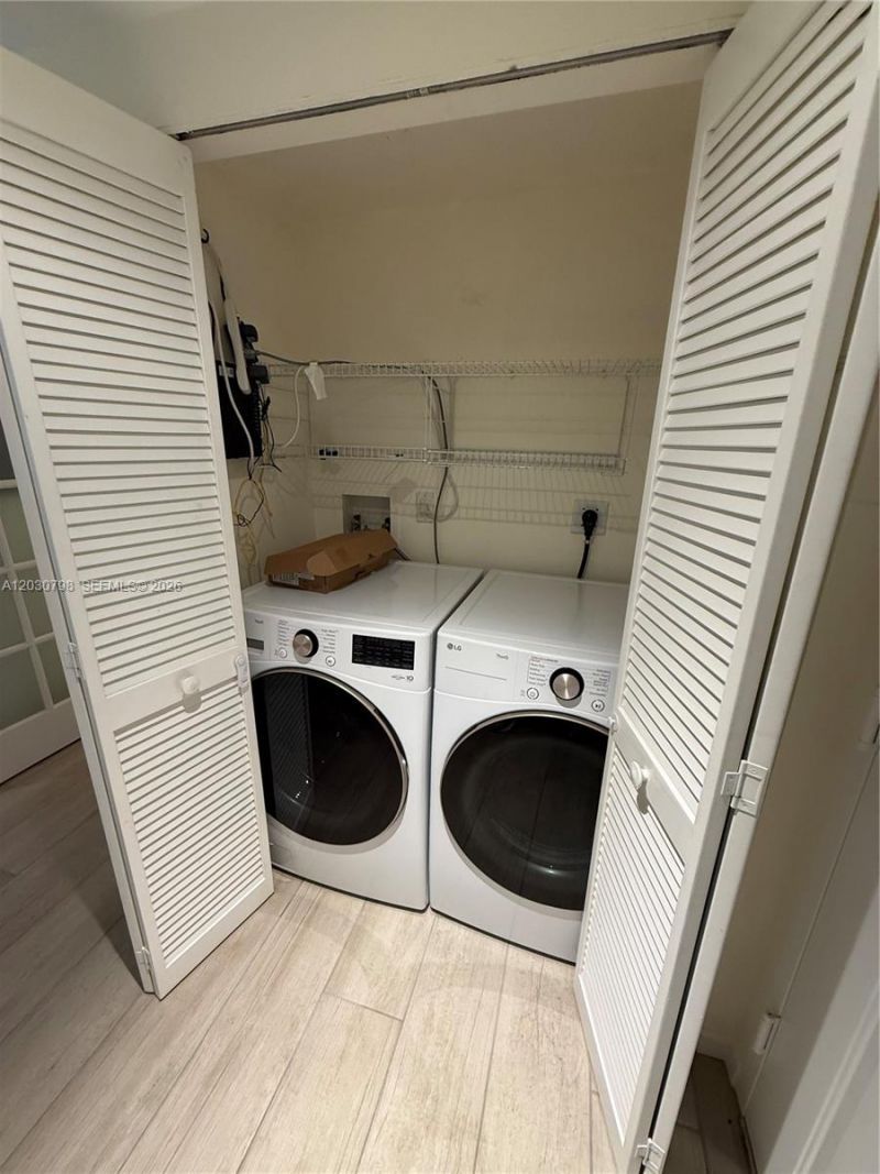 19501 W Country Club Dr , Unit 809, Aventura, FL 33180 Photo