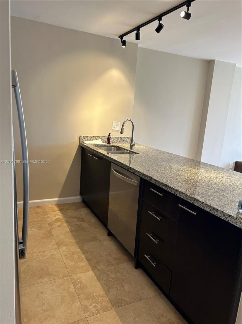 600 NE 36th St, Unit 417, Miami, FL 33137 Photo