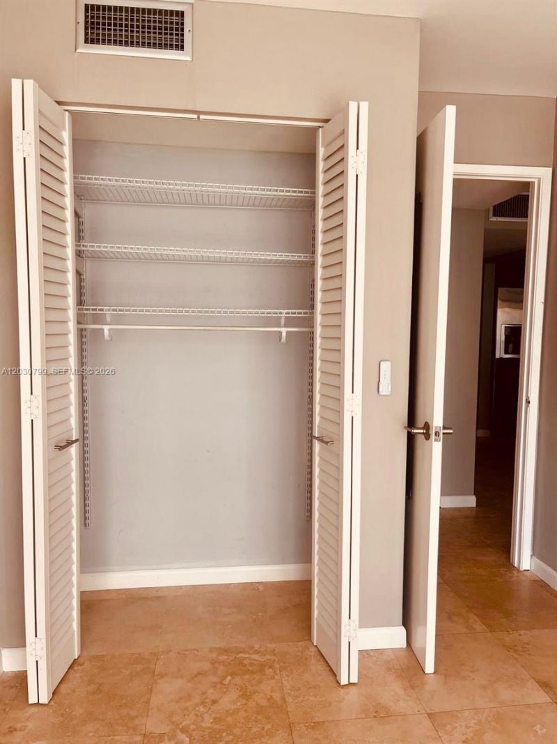 600 NE 36th St, Unit 417, Miami, FL 33137 Photo