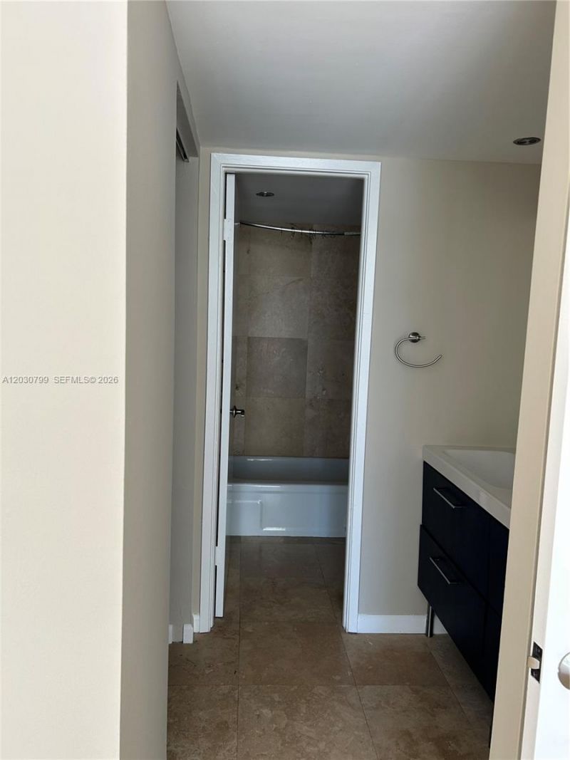 600 NE 36th St, Unit 417, Miami, FL 33137 Photo