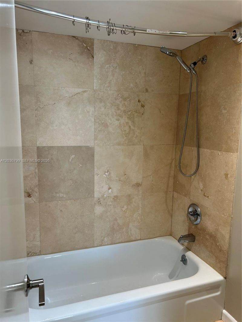 600 NE 36th St, Unit 417, Miami, FL 33137 Photo