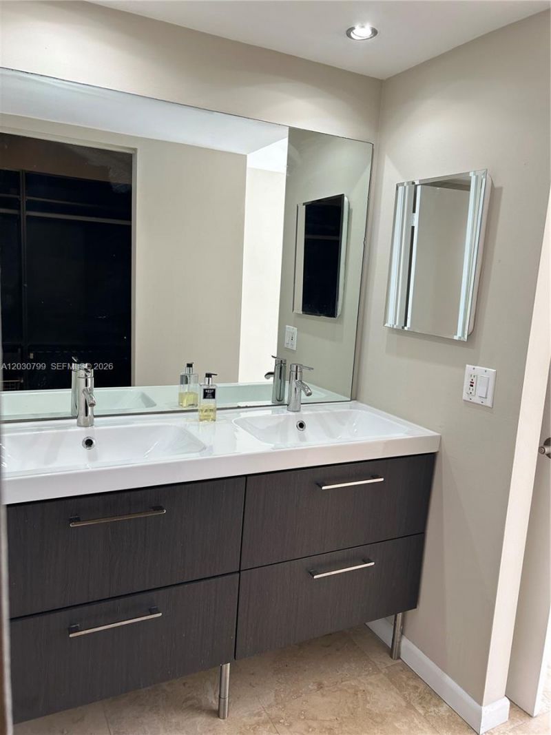 600 NE 36th St, Unit 417, Miami, FL 33137 Photo