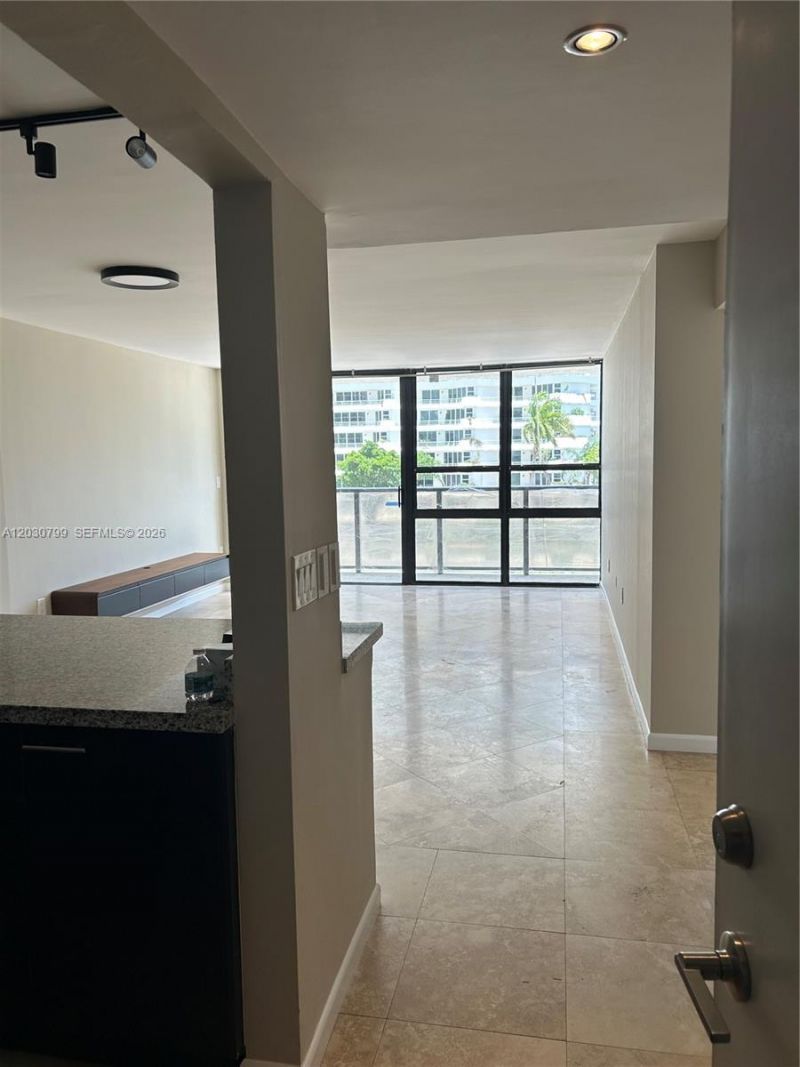 600 NE 36th St, Unit 417, Miami, FL 33137 Photo