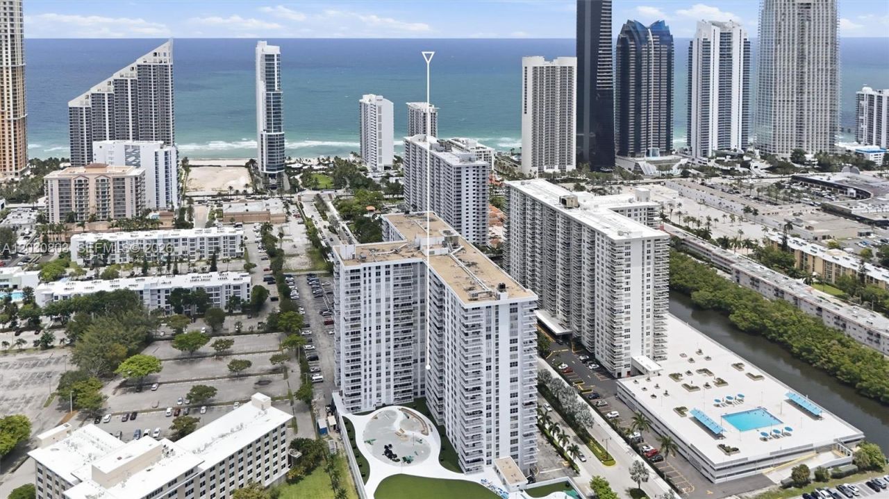 231 174th St , Unit 901, Sunny Isles Beach, FL 33160 Photo