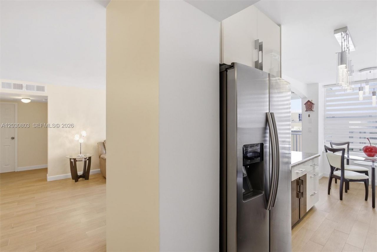 231 174th St , Unit 901, Sunny Isles Beach, FL 33160 Photo
