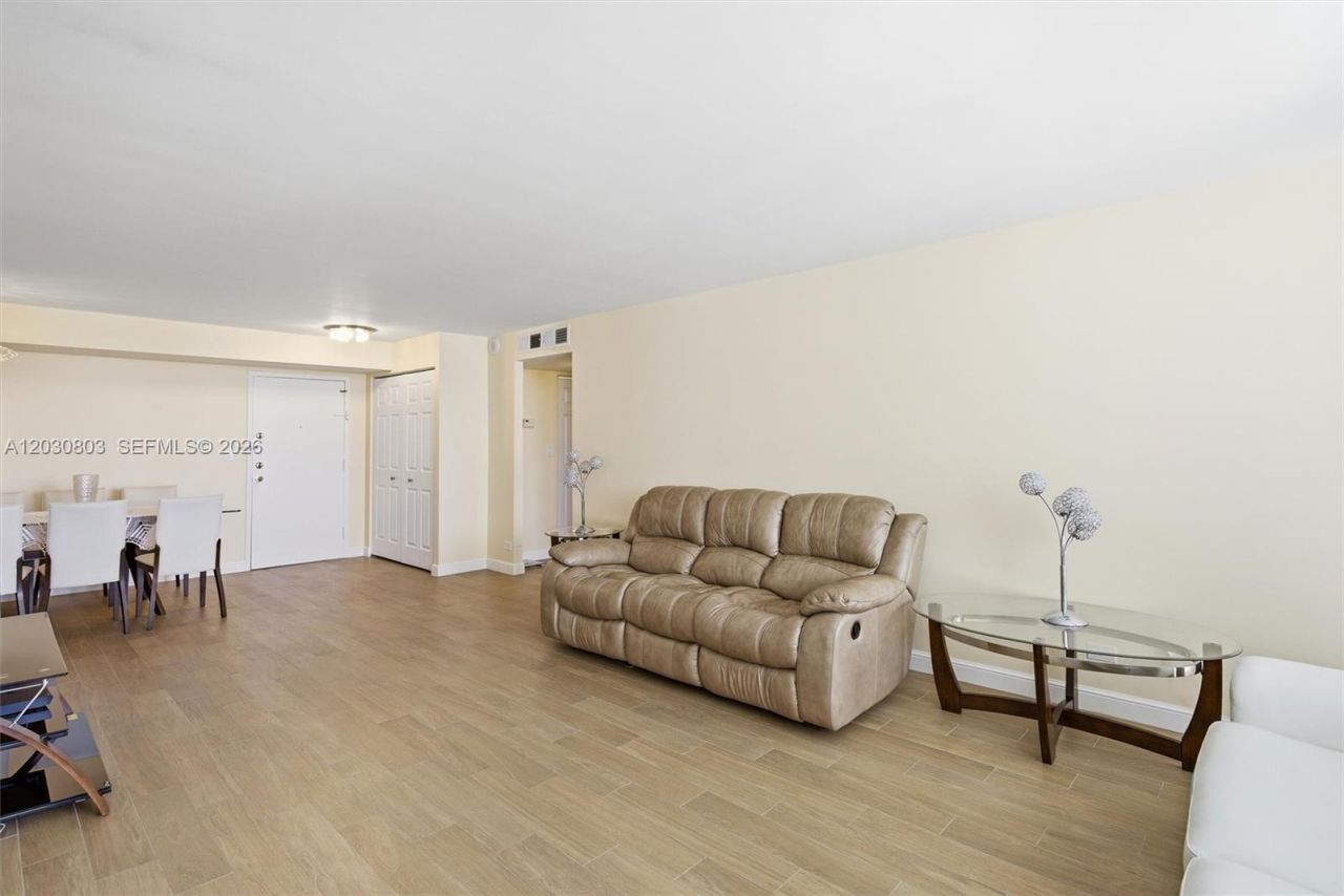 231 174th St , Unit 901, Sunny Isles Beach, FL 33160 Photo