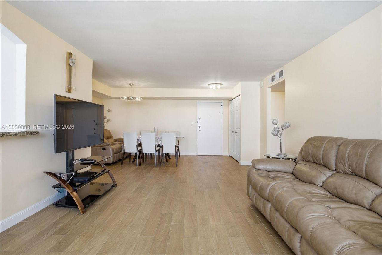 231 174th St , Unit 901, Sunny Isles Beach, FL 33160 Photo