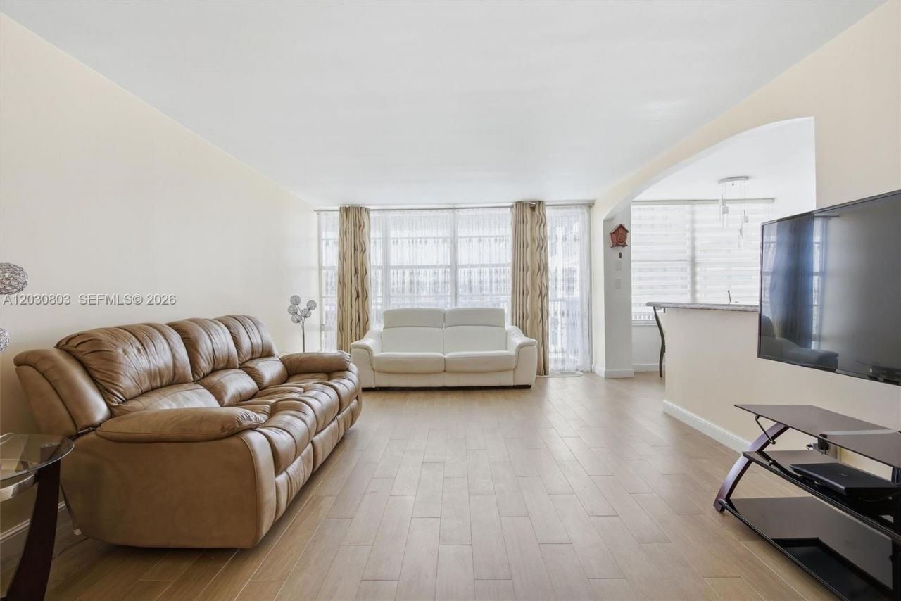 231 174th St , Unit 901, Sunny Isles Beach, FL 33160 Photo