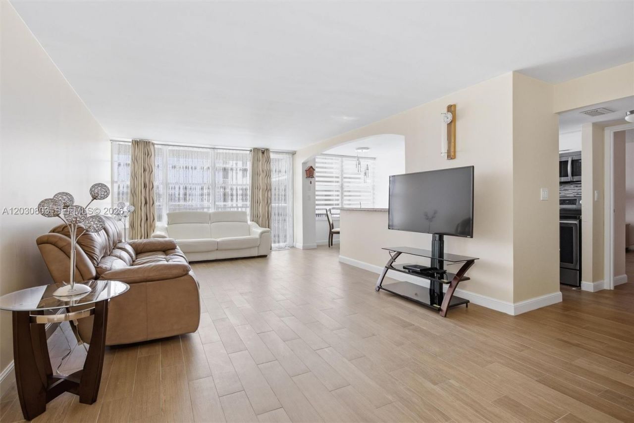 231 174th St , Unit 901, Sunny Isles Beach, FL 33160 Photo