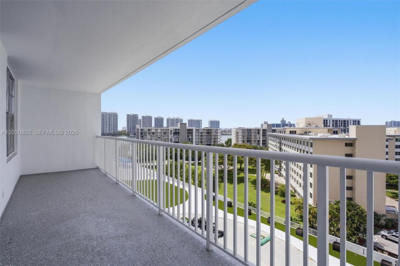 231 174th St , Unit 901, Sunny Isles Beach, FL 33160 Photo