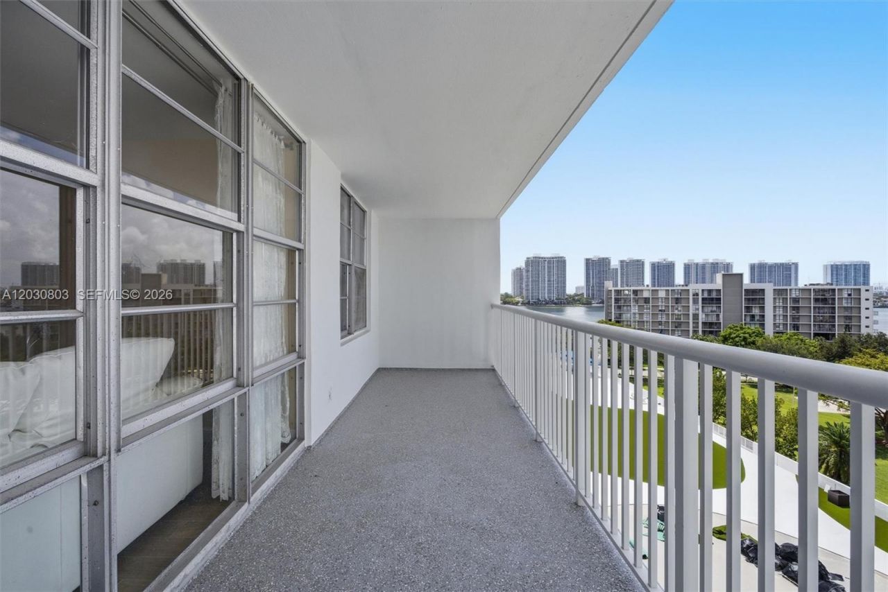 231 174th St , Unit 901, Sunny Isles Beach, FL 33160 Photo